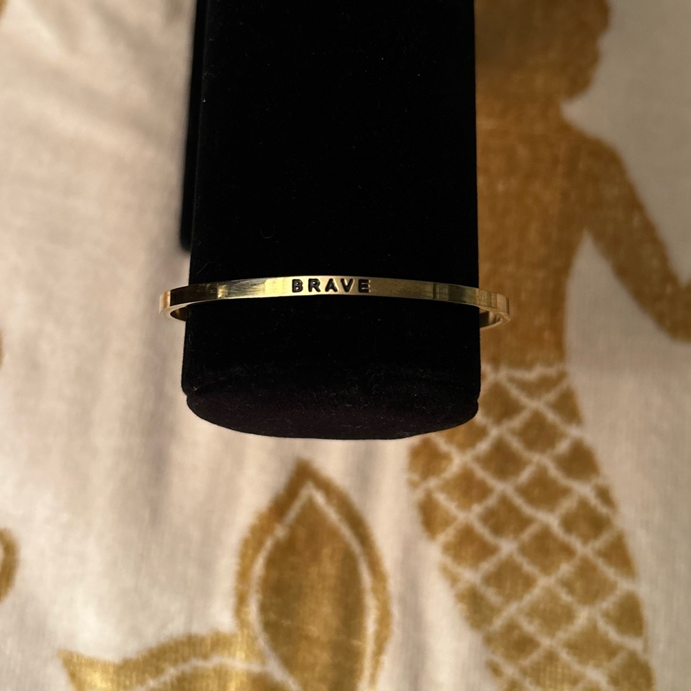 Mantra Band bracelet - BRAVE - gold